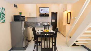 Junior Room | Premium bedding, down comforters, in-room safe, individually decorated