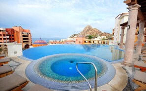 Piscina all'aperto, una piscina riscaldata