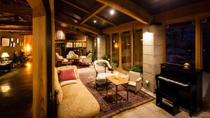 Lobby lounge - Meigetsuso (Kaminoyama)