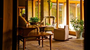 Lobby lounge - Meigetsuso (Kaminoyama)