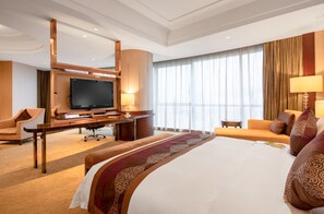 Minibar, in-room safe, desk, laptop workspace - Shenzhen L.gem Hotel (Shenzhen)