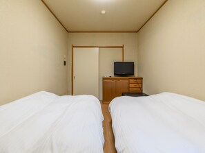 Chambre avec lits jumeaux | Bureau, accès au Wi-Fi (inclus), literie fournie