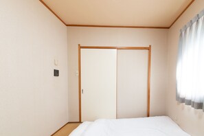 Quarto tradicional (Japanese Style for 1 Guest) | Escrivaninha, Wi-Fi de cortesia, roupa de cama