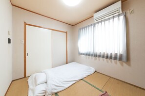 Chambre traditionnelle (Japanese Style for 1 Guest) | Bureau, accès au Wi-Fi (inclus), literie fournie