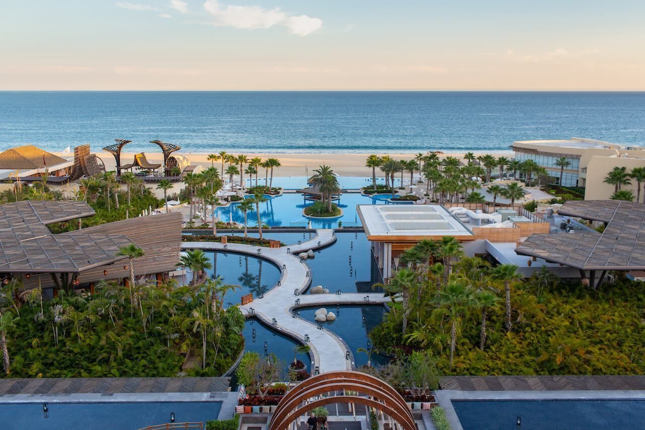 Utendørsbasseng og et oppvarmet basseng