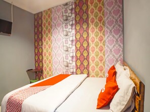 Standard Double Room - OYO 990 Stadion Residence Syariah (Medan)