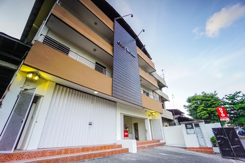 Super OYO 1838 COZY Home