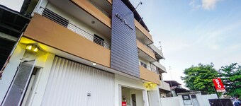 Super OYO 1838 COZY Home