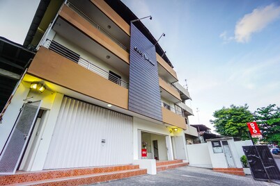 Super OYO 1838 COZY Home