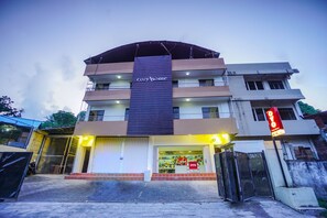 Exterior - Super OYO 1838 COZY Home (Manado)