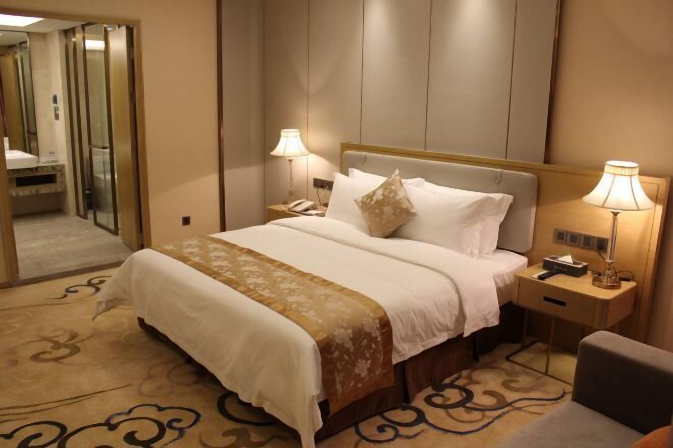 Minibar, blackout drapes, free WiFi, bed sheets