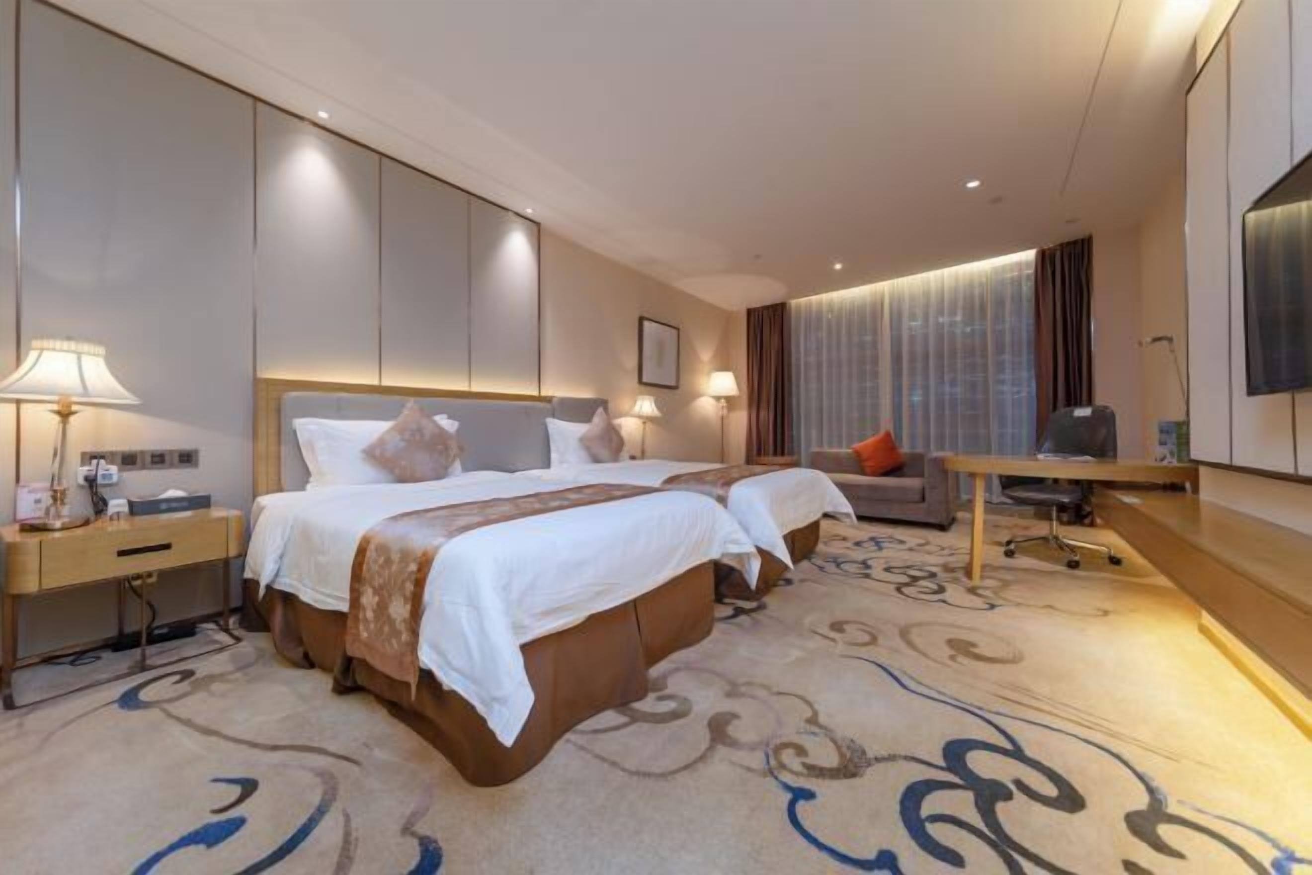 Minibar, blackout drapes, free WiFi, bed sheets