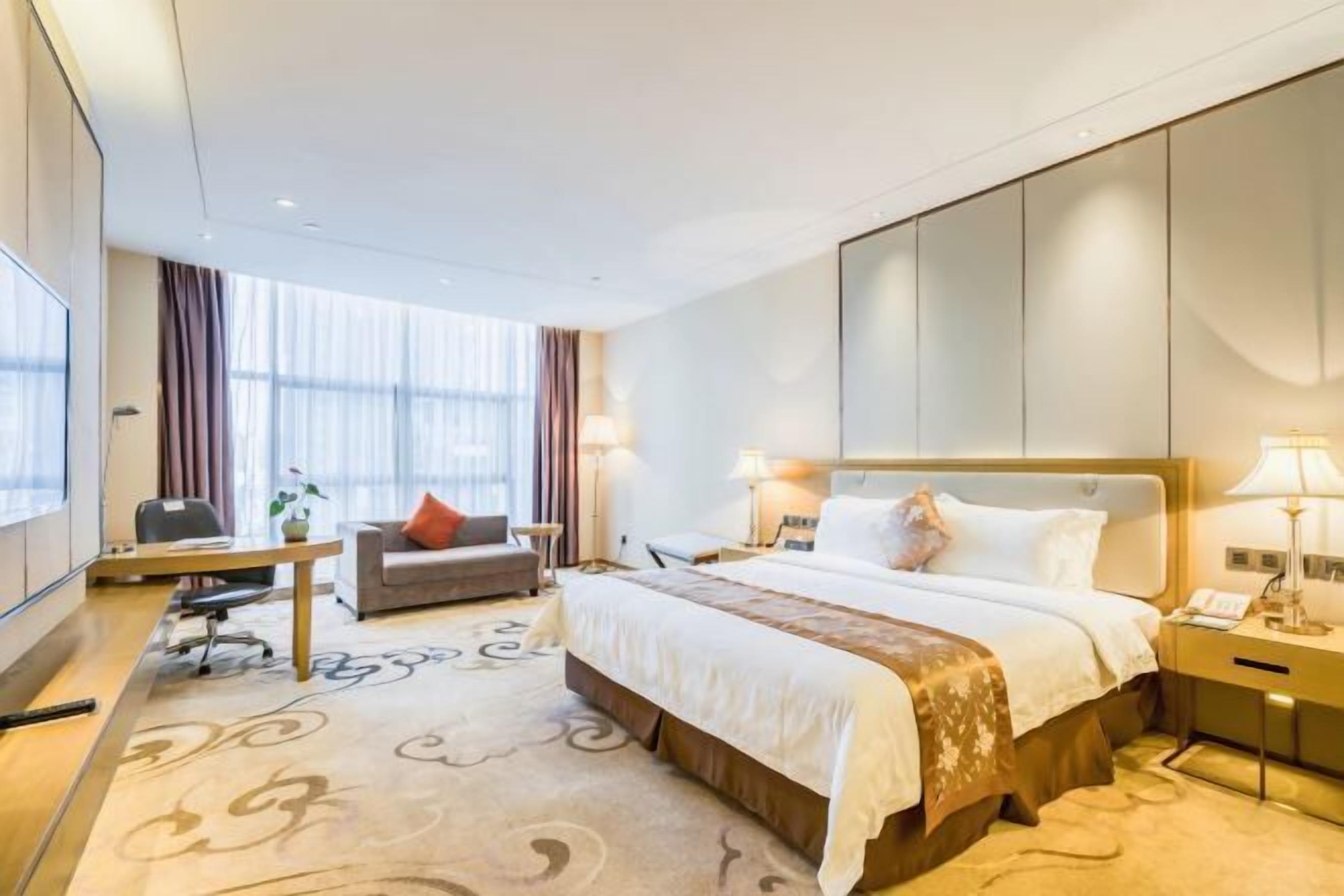 Minibar, blackout drapes, free WiFi, bed sheets