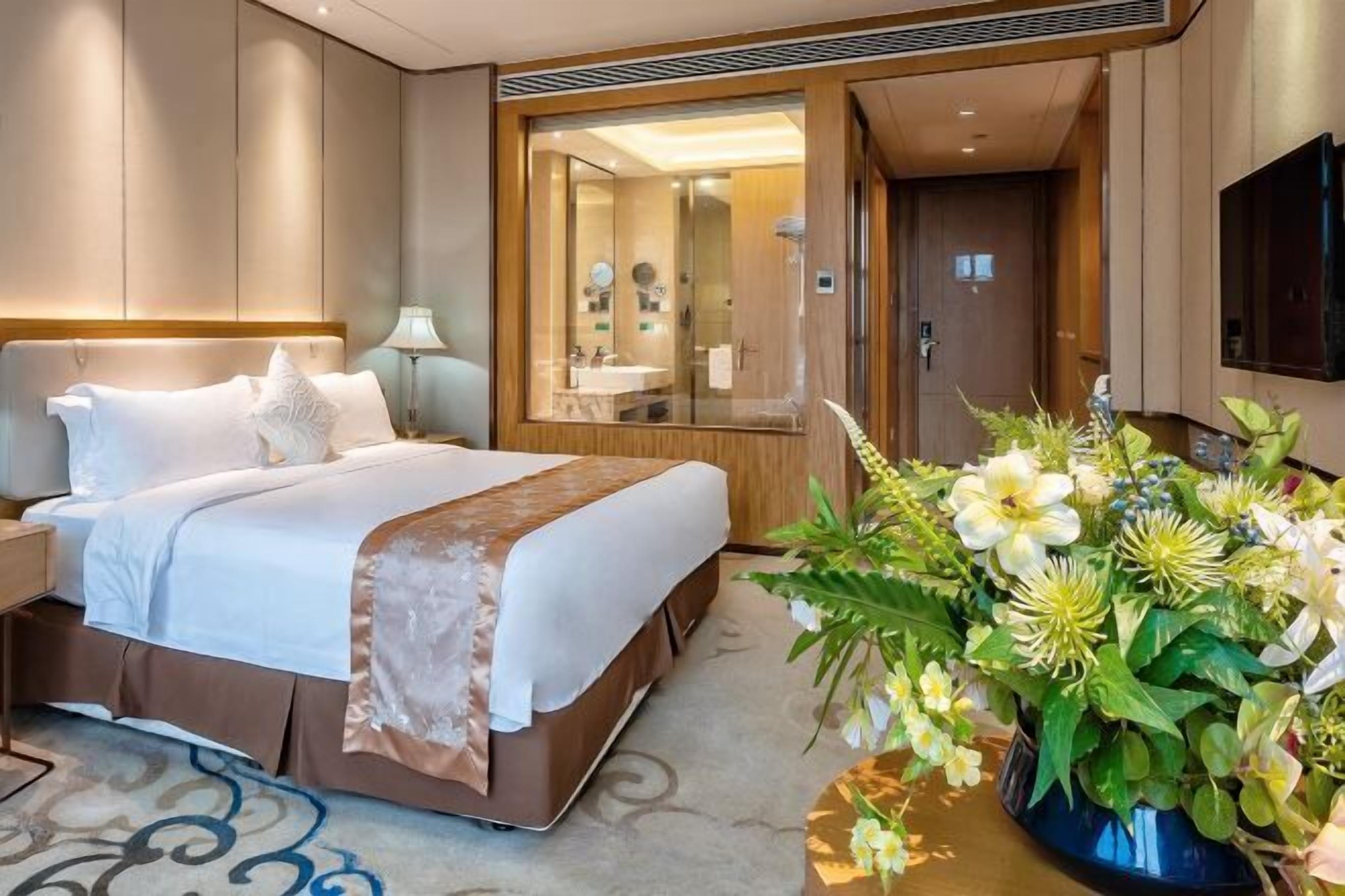 Minibar, blackout drapes, free WiFi, bed sheets