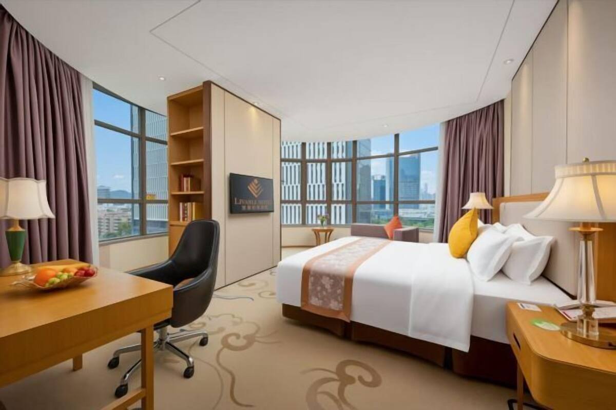 Minibar, blackout drapes, free WiFi, bed sheets