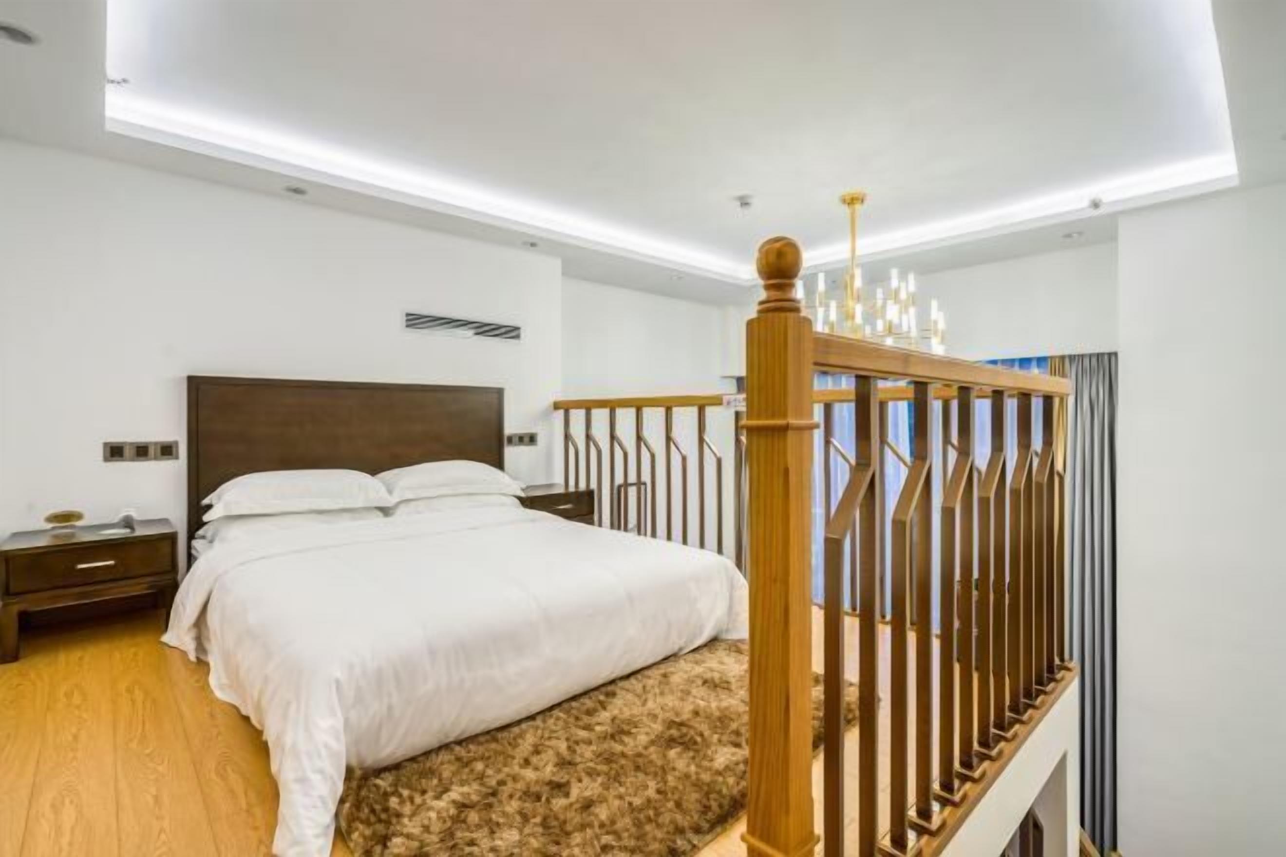 Minibar, blackout drapes, free WiFi, bed sheets