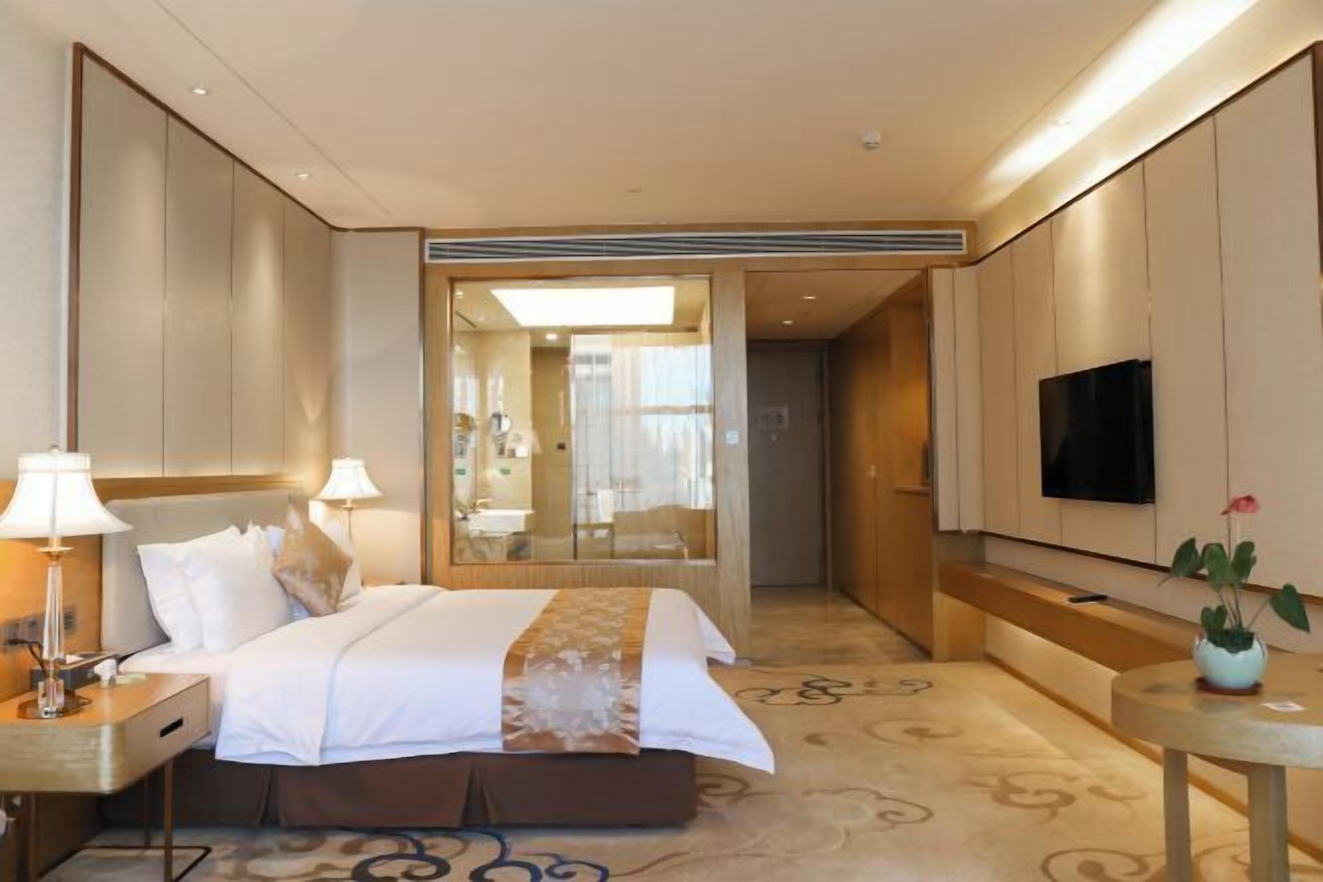 Minibar, blackout drapes, free WiFi, bed sheets