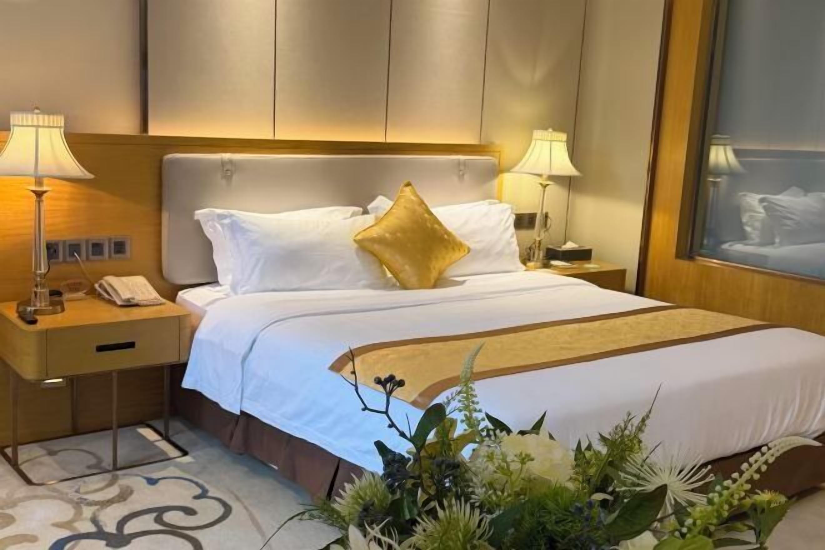 Minibar, blackout drapes, free WiFi, bed sheets