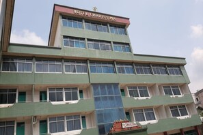 Exterior - OYO 1389 Hotel Carissima (Palembang)