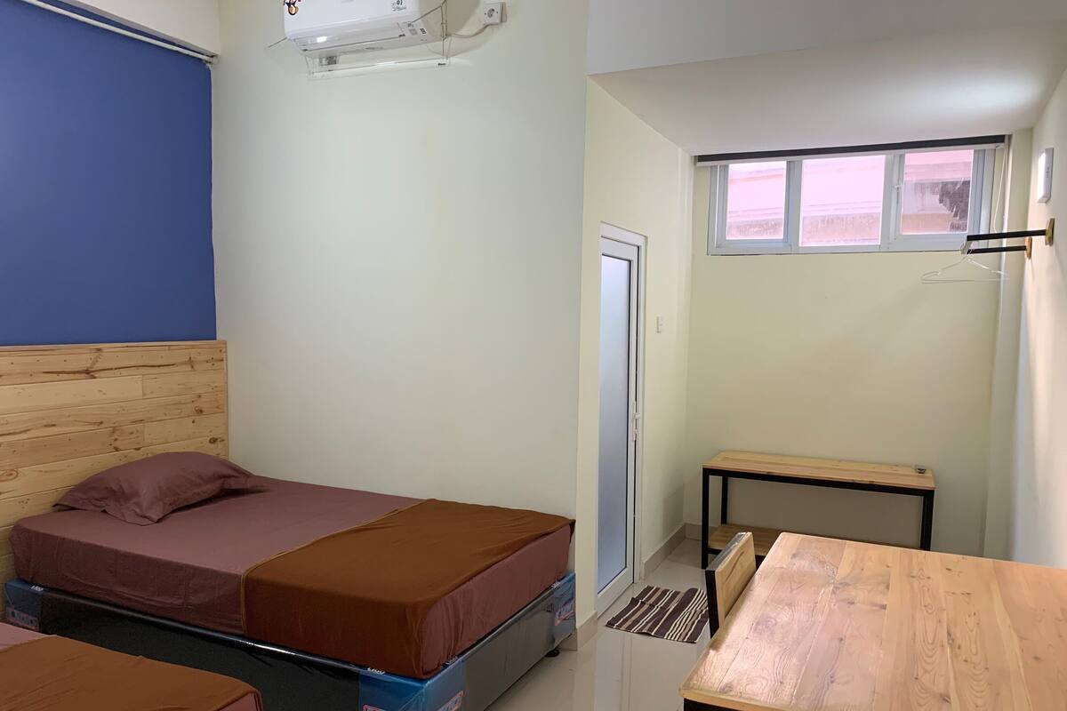 Kamar Twin Deluks | Meja kerja
