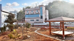 施設の正面