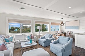 Smart TV - Gulf and State Park Views, Private Beach, HOT TUB, 4 Bikes - Grayt Reflections East (Santa Rosa Beach)