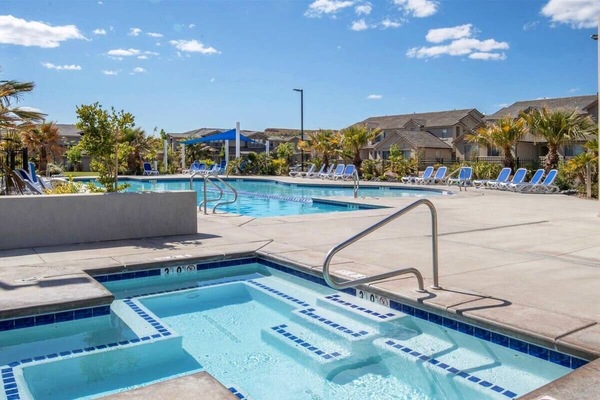 Piscine extérieure, piscine chauffée