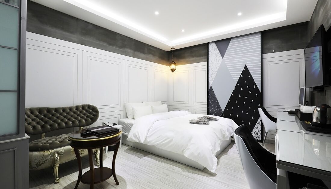 Standard Room | Premium bedding, down comforters, desk, free WiFi