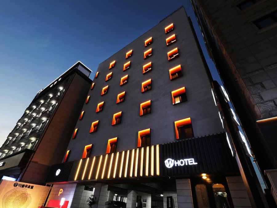 Façade de l’hébergement - soirée/nuit