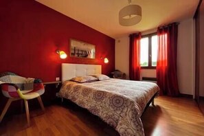 4 soverom, strykejern/-brett, reiseseng for barn og internettilgang