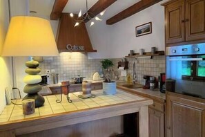 Kjøleskap, mikrobølgeovn, ovn og oppvaskmaskin