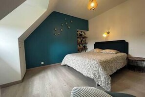 4 soverom, strykejern/-brett, reiseseng for barn og internettilgang