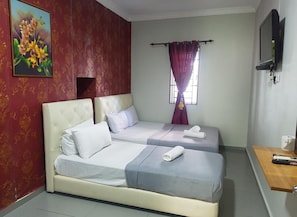 Triple Room | Desk, free WiFi, bed sheets - Hotel Seri Pelangi 2 (Malacca City)