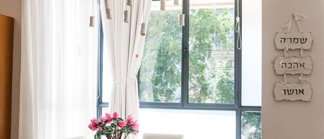 Apartamento, 3 habitaciones, 2 baños | Servicio de comidas en la habitación