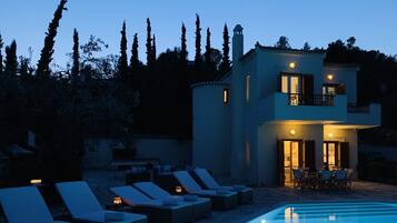 Außenpool, Liegestühle