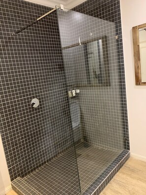 Bathroom - House overlooking ocean (Sunset Beach)