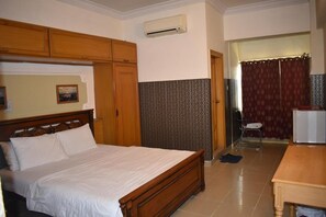 Minibar, in-room safe, free WiFi, bed sheets - Hotel De Mall (Rawalpindi)