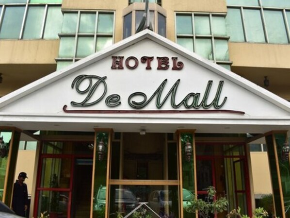 Front of property - Hotel De Mall (Rawalpindi)