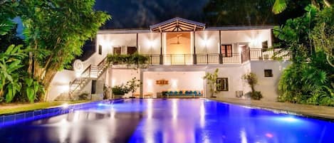 Outdoor pool, sun loungers