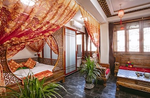 Perhesviitti | Työpöytä, pimennysverhot, äänieristys, ilmainen Wi-Fi