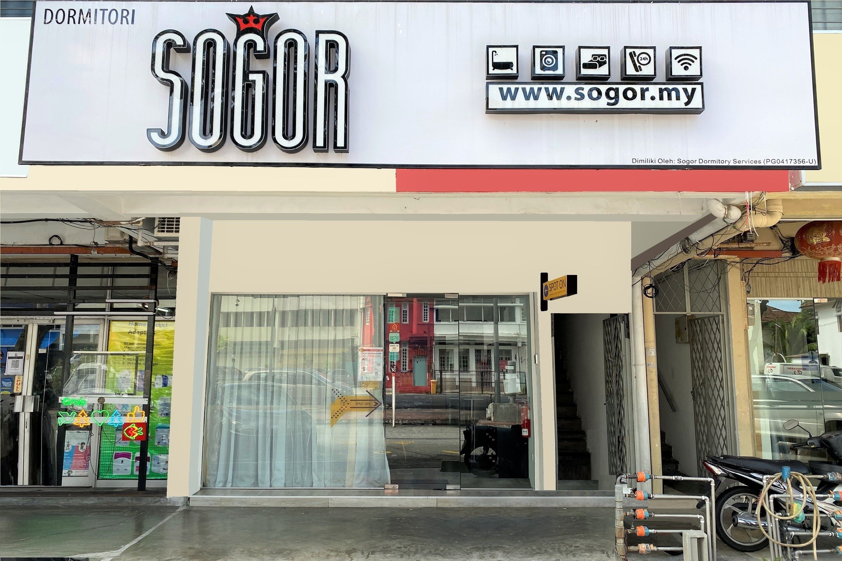 Ein Studentenwohnheim namens SOGOR mit Website-Adresse und Kontaktdaten.