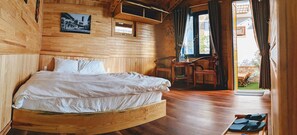 Single Room | Laptop workspace, soundproofing, iron/ironing board, free WiFi - Tomorrow Homestay Da Lat (Da Lat)