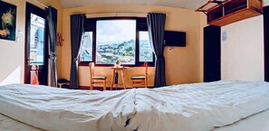 Laptop workspace, soundproofing, iron/ironing board, free WiFi - Tomorrow Homestay Da Lat (Da Lat)