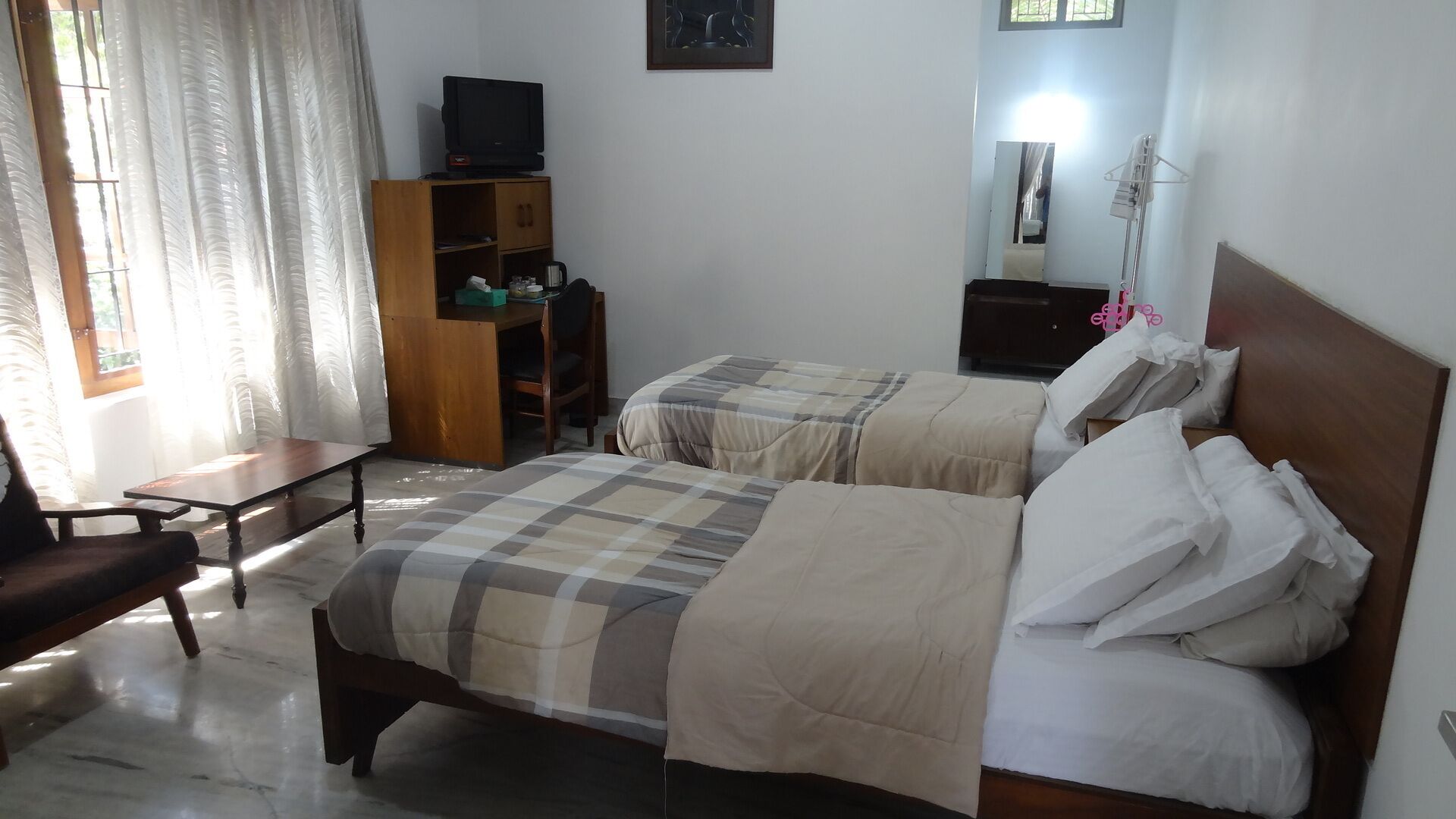 3 bedrooms, in-room safe, iron/ironing board, WiFi