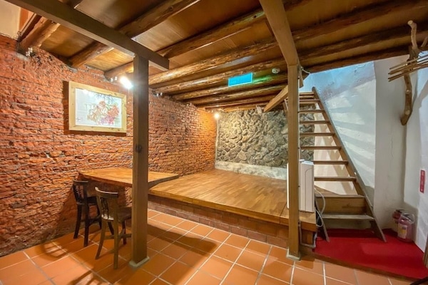 1 habitación, cortinas blackout, wifi gratis y ropa de cama