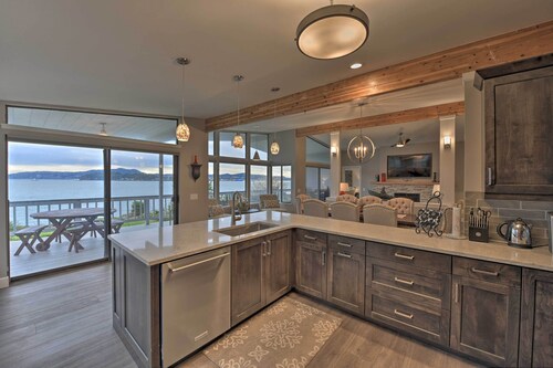 Bayfront Home - Take Ferry to the San Juan Islands