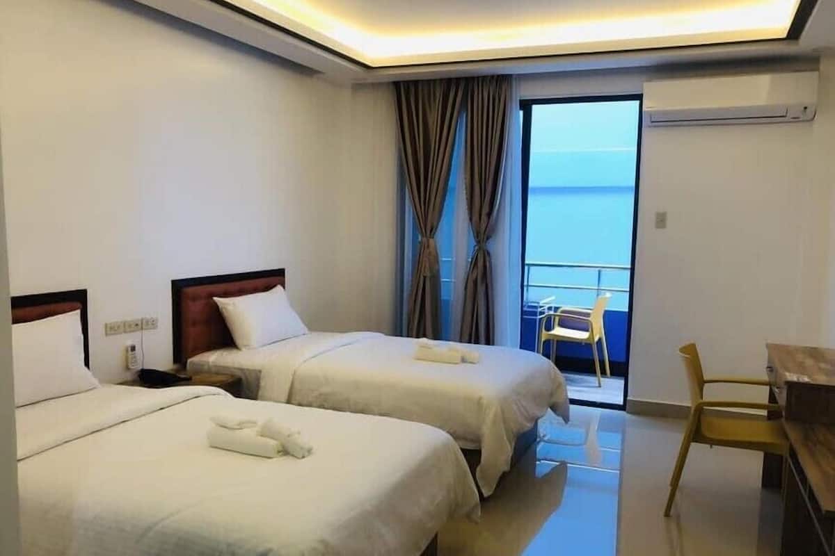 Deluxe Twin kamer, 2 eenpersoonsbedden | Een bureau, een laptopwerkplek, een strijkplank/strijkijzer, gratis wifi
