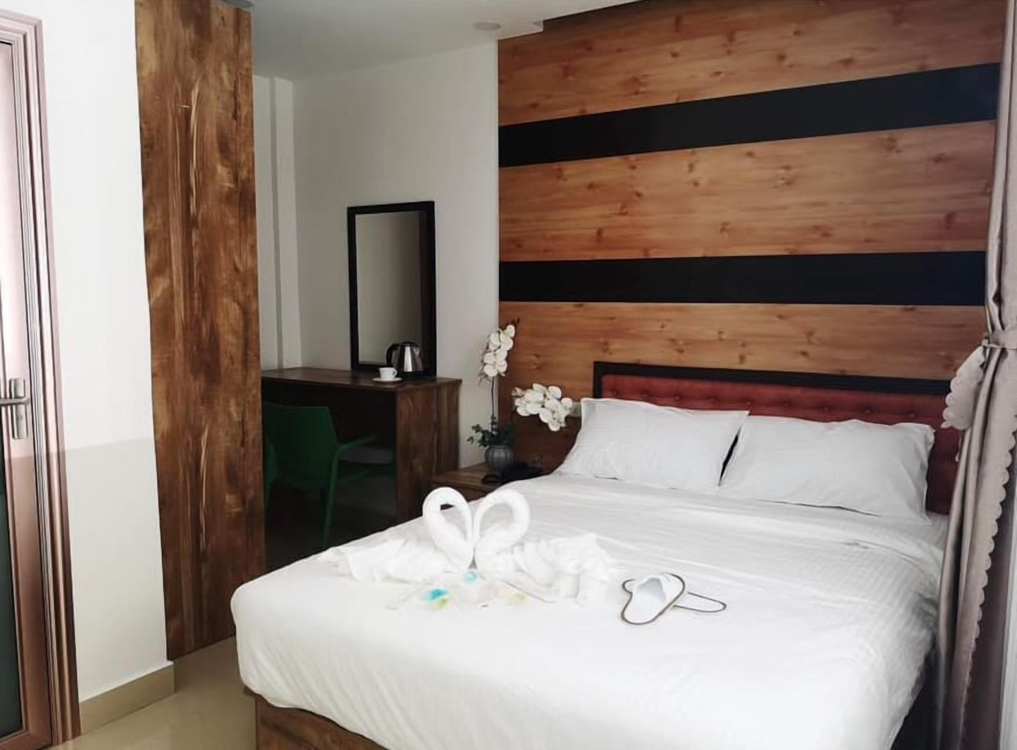 desk, laptop workspace, iron/ironing board, free wifi