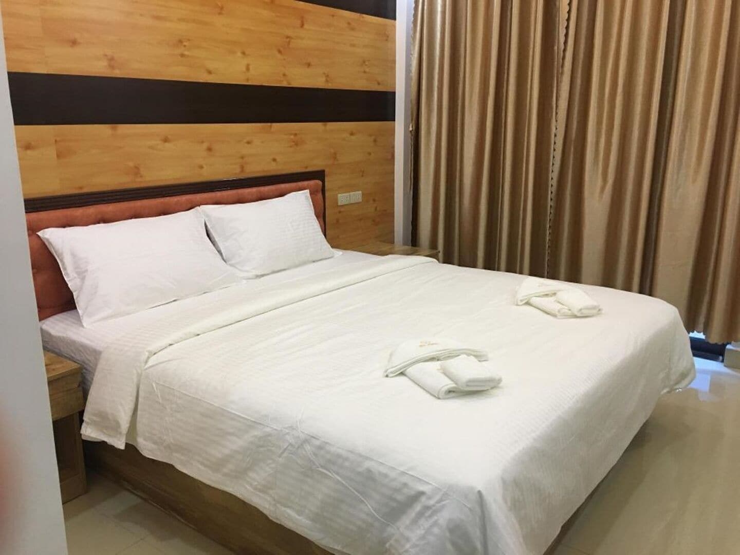 desk, laptop workspace, iron/ironing board, free wifi