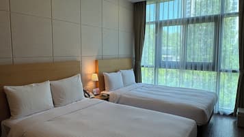 Deluxe Twin Room | Desk, blackout drapes, soundproofing, iron/ironing board (on request)